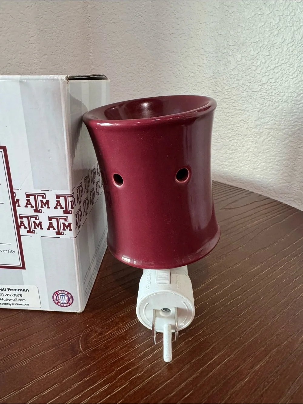 Scentsy Texas A&M Aggies Maroon Plug-In Warmer with Box - Picture 5 of 9